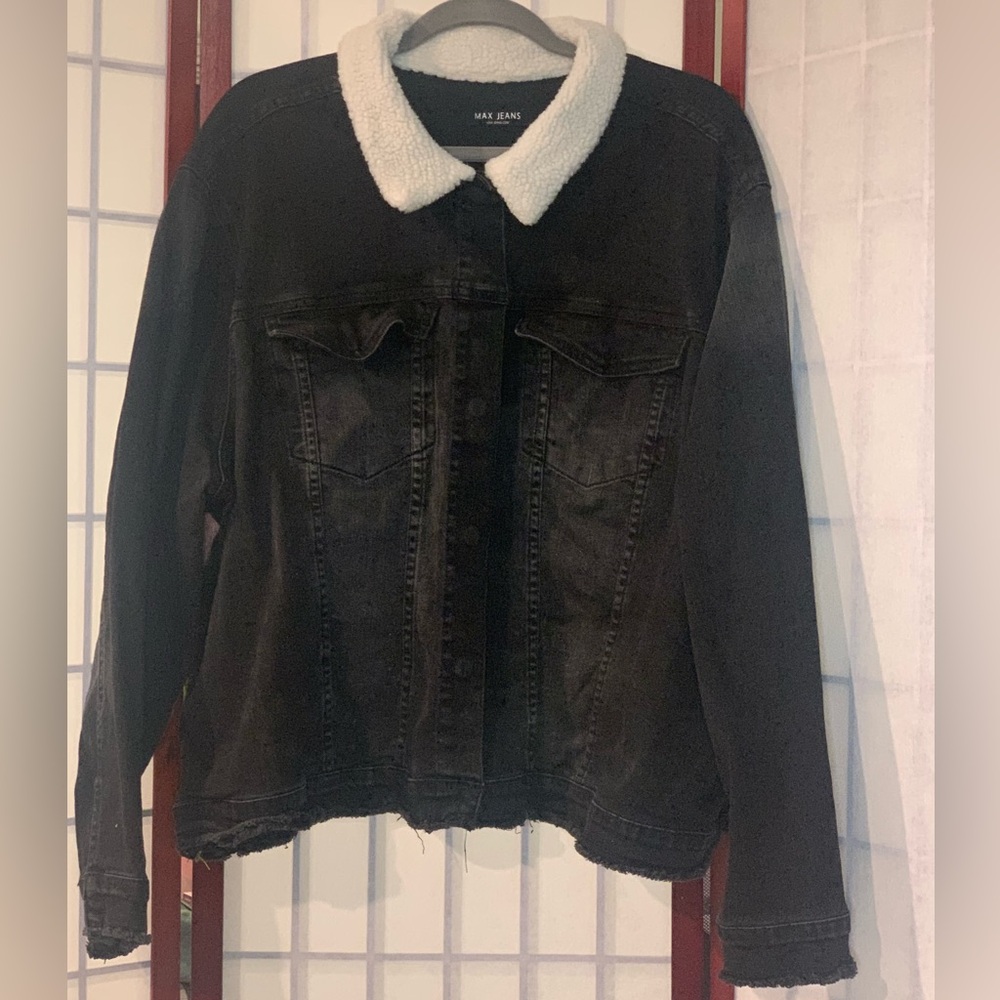Max Jeans Black Denim Jacket with Faux Sherpa Collar - Picture 2 of 9